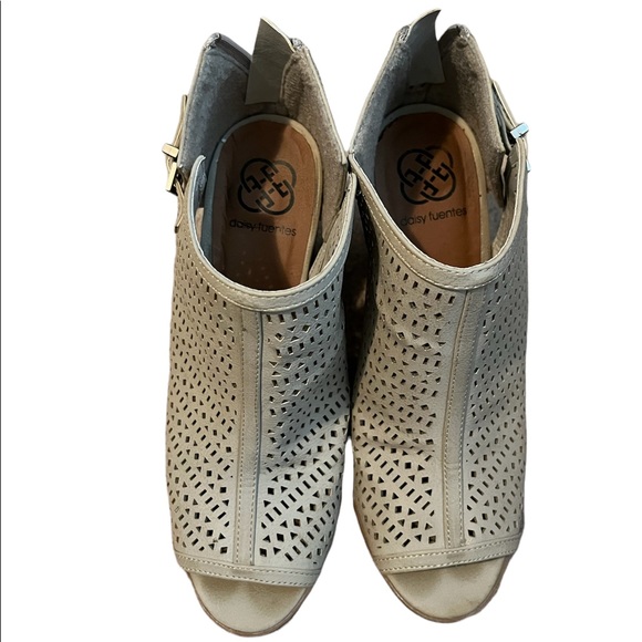 Daisy Fuentes Tan Peep Toe Boot Heel Size 8 - Picture 4 of 8